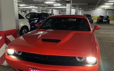 Dodge Challenger III рестайлинг 2, 2021 год, 4 900 000 рублей, 6 фотография