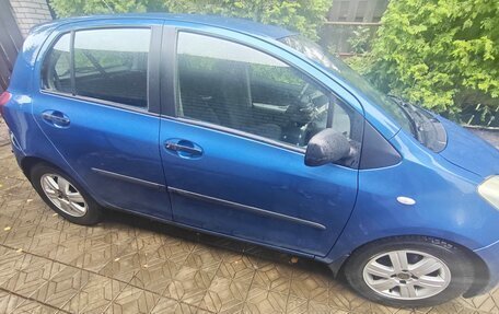 Toyota Yaris III рестайлинг, 2007 год, 260 000 рублей, 2 фотография