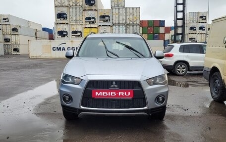 Mitsubishi Outlander III рестайлинг 3, 2011 год, 879 000 рублей, 2 фотография
