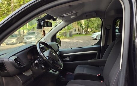 Opel Zafira Life I, 2022 год, 2 700 000 рублей, 1 фотография