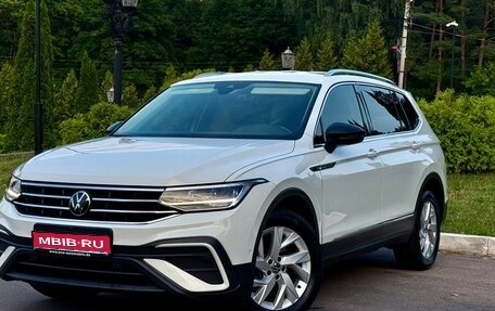 Volkswagen Touran III, 2022 год, 2 490 000 рублей, 1 фотография
