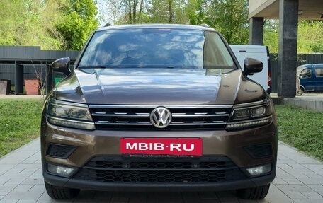 Volkswagen Tiguan II, 2018 год, 2 500 000 рублей, 2 фотография
