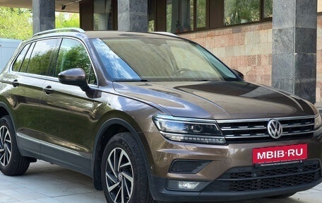 Volkswagen Tiguan II, 2018 год, 2 500 000 рублей, 3 фотография