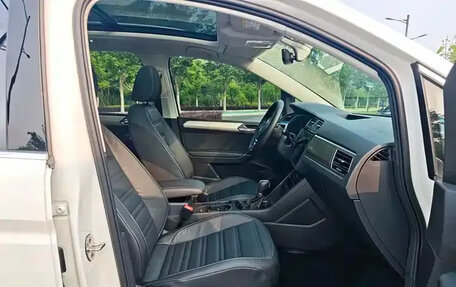 Volkswagen Touran III, 2022 год, 1 820 777 рублей, 26 фотография