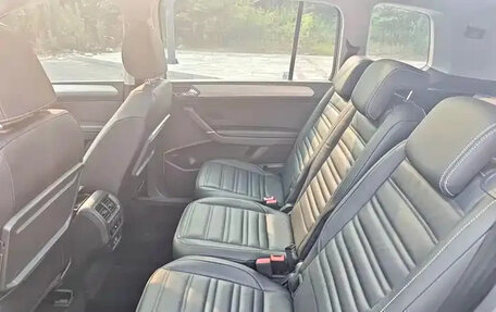 Volkswagen Touran III, 2022 год, 1 820 777 рублей, 31 фотография