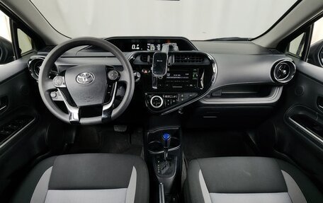 Toyota Prius c I, 2019 год, 1 250 002 рублей, 10 фотография
