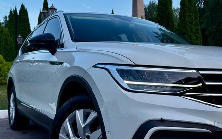 Volkswagen Touran III, 2022 год, 2 490 000 рублей, 8 фотография