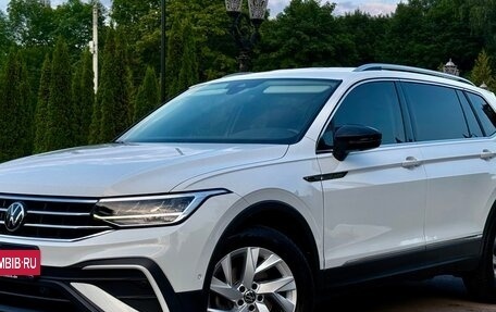 Volkswagen Touran III, 2022 год, 2 490 000 рублей, 2 фотография
