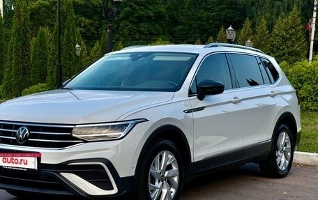 Volkswagen Touran III, 2022 год, 2 490 000 рублей, 4 фотография