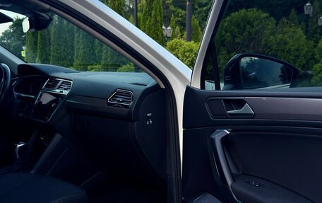 Volkswagen Touran III, 2022 год, 2 490 000 рублей, 24 фотография