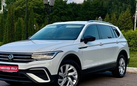 Volkswagen Touran III, 2022 год, 2 490 000 рублей, 3 фотография