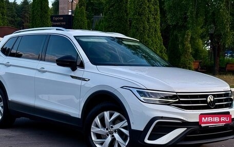 Volkswagen Touran III, 2022 год, 2 490 000 рублей, 6 фотография