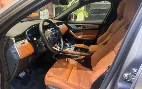 Jaguar F-Pace, 2024 год, 5 750 000 рублей, 10 фотография