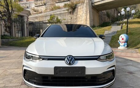 Volkswagen Golf VIII, 2022 год, 1 990 000 рублей, 2 фотография