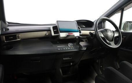 Honda Freed I, 2011 год, 1 319 000 рублей, 8 фотография