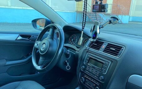 Volkswagen Jetta VI, 2011 год, 930 000 рублей, 7 фотография