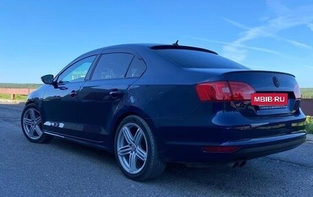 Volkswagen Jetta VI, 2011 год, 930 000 рублей, 2 фотография