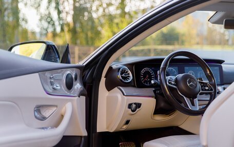 Mercedes-Benz E-Класс, 2019 год, 4 380 000 рублей, 22 фотография