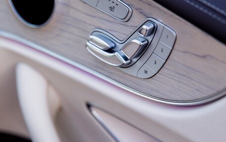 Mercedes-Benz E-Класс, 2019 год, 4 380 000 рублей, 20 фотография