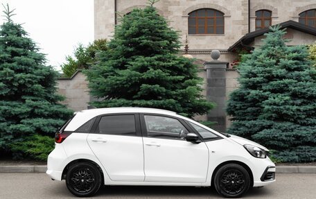 Honda Fit, 2022 год, 1 590 000 рублей, 3 фотография