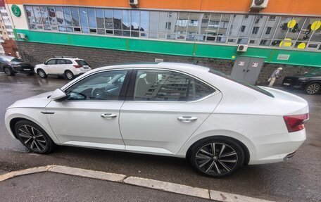 Skoda Superb III рестайлинг, 2025 год, 3 000 000 рублей, 1 фотография