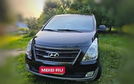 Hyundai Grand Starex Grand Starex I рестайлинг 2, 2017 год, 2 600 000 рублей, 2 фотография