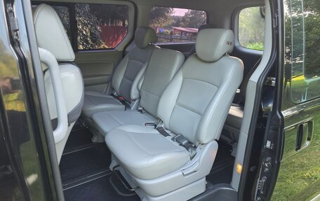 Hyundai Grand Starex Grand Starex I рестайлинг 2, 2017 год, 2 600 000 рублей, 13 фотография