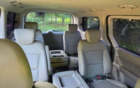 Hyundai Grand Starex Grand Starex I рестайлинг 2, 2017 год, 2 600 000 рублей, 15 фотография