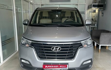Hyundai H-1 II рестайлинг, 2021 год, 3 299 000 рублей, 2 фотография