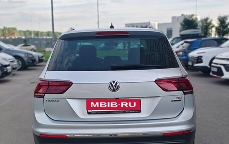 Volkswagen Tiguan II, 2017 год, 2 680 000 рублей, 3 фотография