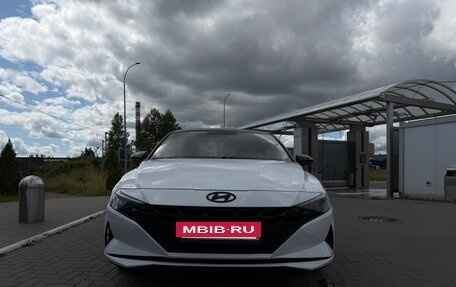 Hyundai Elantra, 2021 год, 1 950 000 рублей, 3 фотография