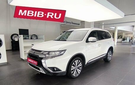 Mitsubishi Outlander III рестайлинг 3, 2019 год, 1 560 000 рублей, 1 фотография