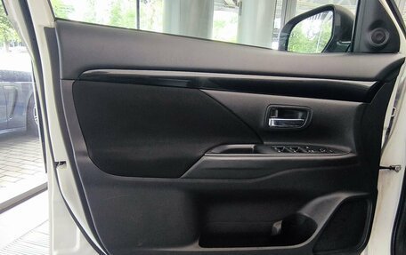 Mitsubishi Outlander III рестайлинг 3, 2019 год, 1 560 000 рублей, 7 фотография