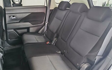 Mitsubishi Outlander III рестайлинг 3, 2019 год, 1 560 000 рублей, 20 фотография
