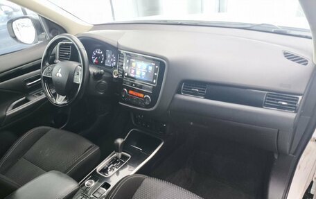 Mitsubishi Outlander III рестайлинг 3, 2019 год, 1 560 000 рублей, 19 фотография
