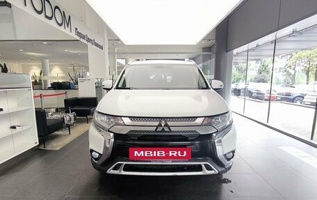 Mitsubishi Outlander III рестайлинг 3, 2019 год, 1 560 000 рублей, 2 фотография