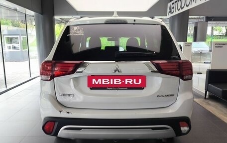 Mitsubishi Outlander III рестайлинг 3, 2019 год, 1 560 000 рублей, 5 фотография