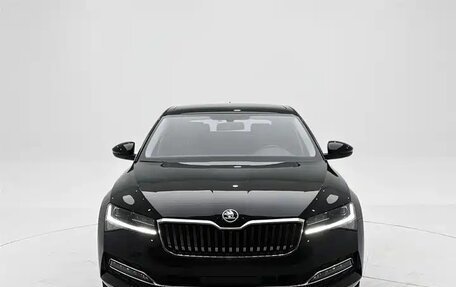 Skoda Superb III рестайлинг, 2023 год, 2 300 000 рублей, 1 фотография
