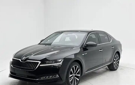 Skoda Superb III рестайлинг, 2023 год, 2 300 000 рублей, 3 фотография