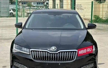 Skoda Superb III рестайлинг, 2023 год, 2 280 000 рублей, 2 фотография