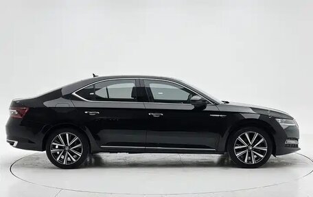 Skoda Superb III рестайлинг, 2023 год, 2 300 000 рублей, 4 фотография