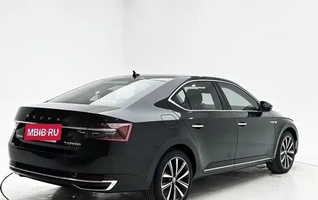 Skoda Superb III рестайлинг, 2023 год, 2 300 000 рублей, 6 фотография