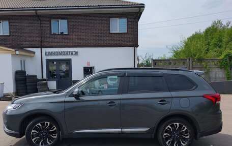 Mitsubishi Outlander III рестайлинг 3, 2022 год, 2 650 000 рублей, 7 фотография