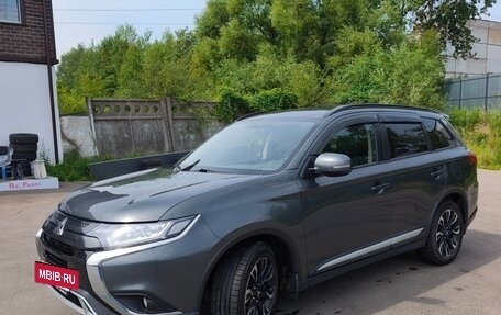 Mitsubishi Outlander III рестайлинг 3, 2022 год, 2 650 000 рублей, 8 фотография