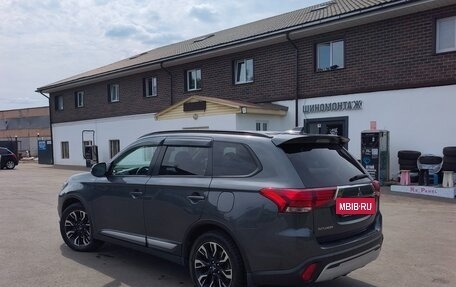 Mitsubishi Outlander III рестайлинг 3, 2022 год, 2 650 000 рублей, 6 фотография