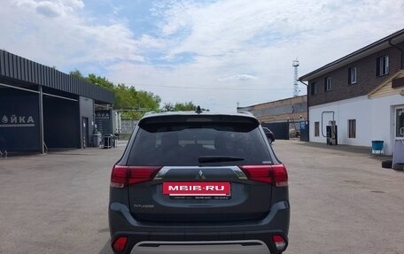 Mitsubishi Outlander III рестайлинг 3, 2022 год, 2 650 000 рублей, 5 фотография