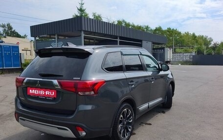 Mitsubishi Outlander III рестайлинг 3, 2022 год, 2 650 000 рублей, 4 фотография