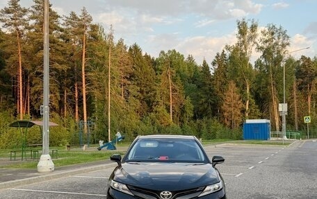 Toyota Camry, 2018 год, 2 450 000 рублей, 2 фотография