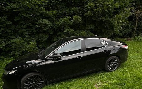 Toyota Camry, 2018 год, 2 450 000 рублей, 4 фотография