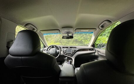 Toyota Camry, 2018 год, 2 450 000 рублей, 8 фотография